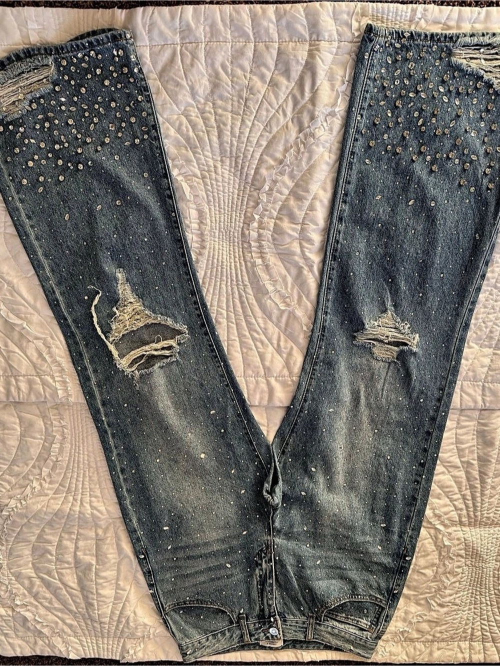 Forever 21  rhinestones in front 30Distressed Studded Skinny Jeans Waist 27